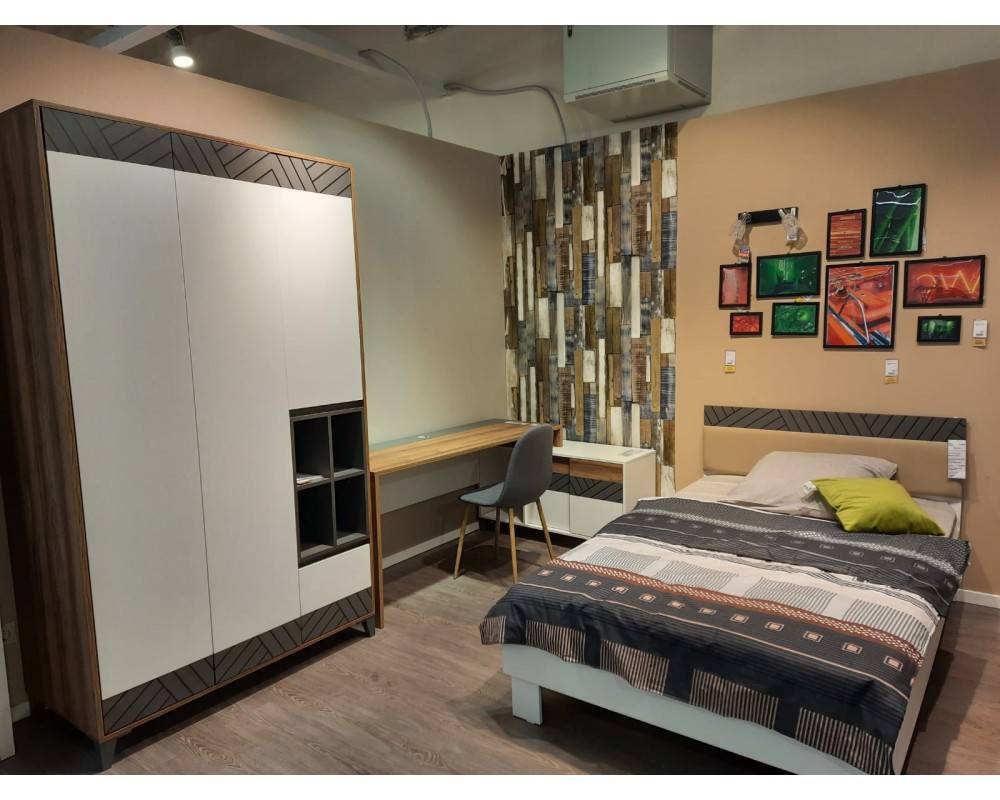 Шкаф трехдверный со стеллажом Гринвич-3